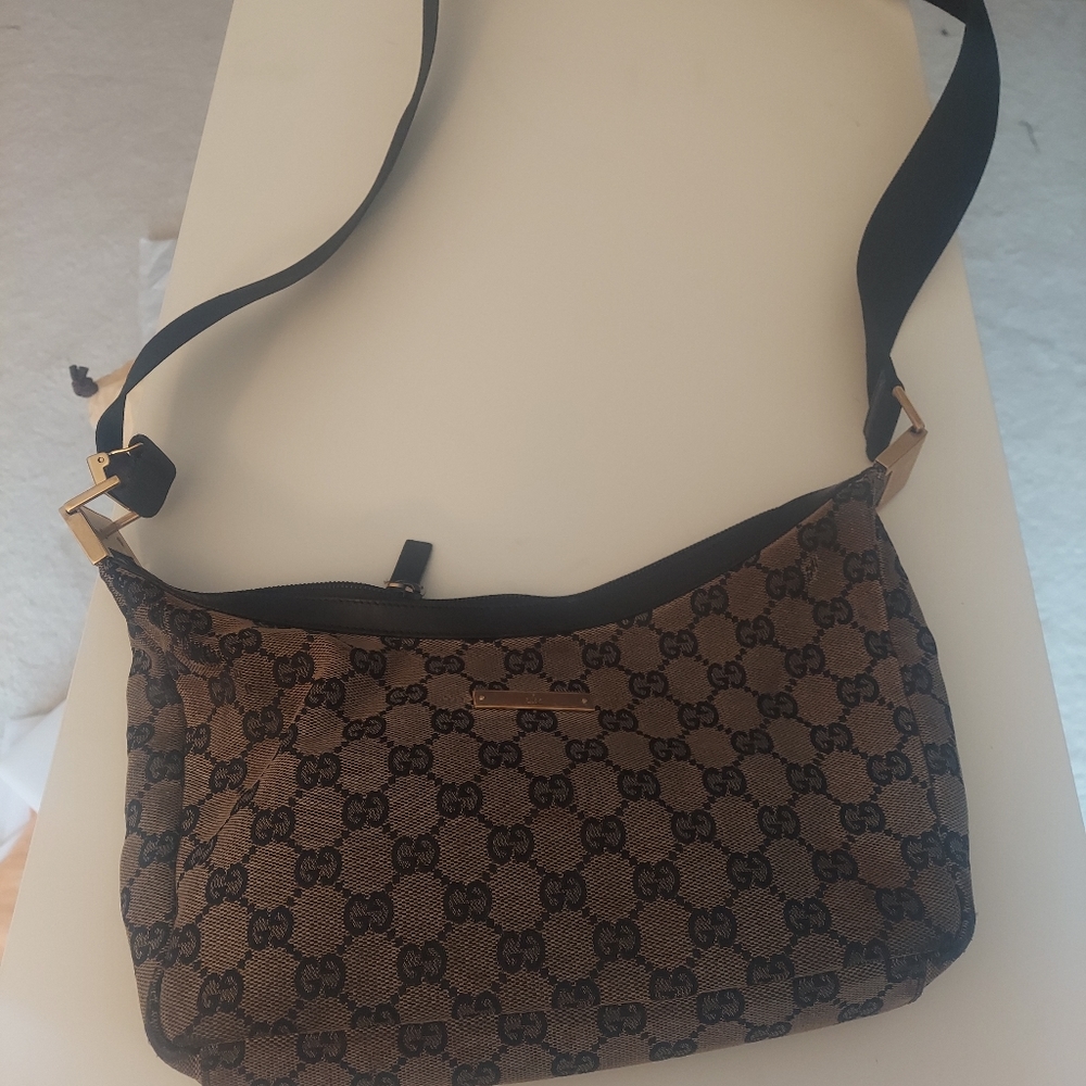 Authentic Gucci Crossbody/shoulder bag